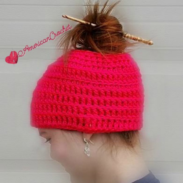 Simply Reversible Messy Bun Hat | Free Crochet Pattern | American Crochet @americancrochet.com #freecrochetpattern