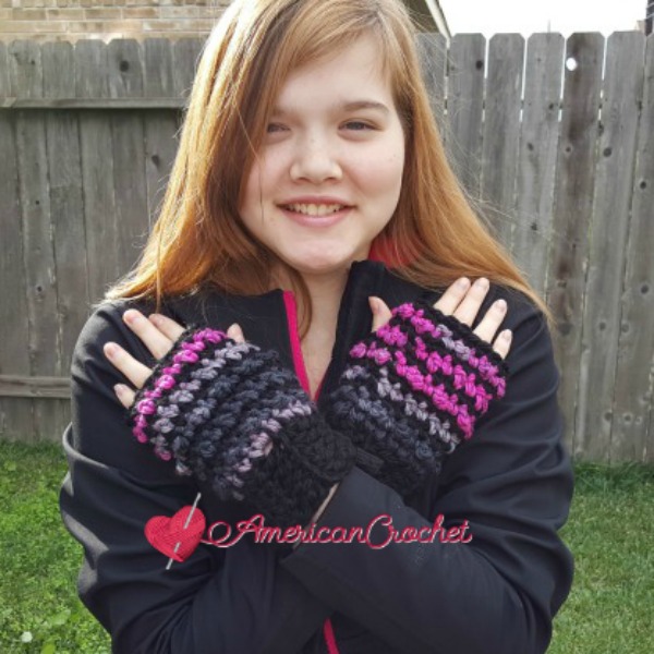 Raspberry Coffee Mitts | Free Crochet Pattern | American Crochet @americancrochet.com #freecrochetpattern