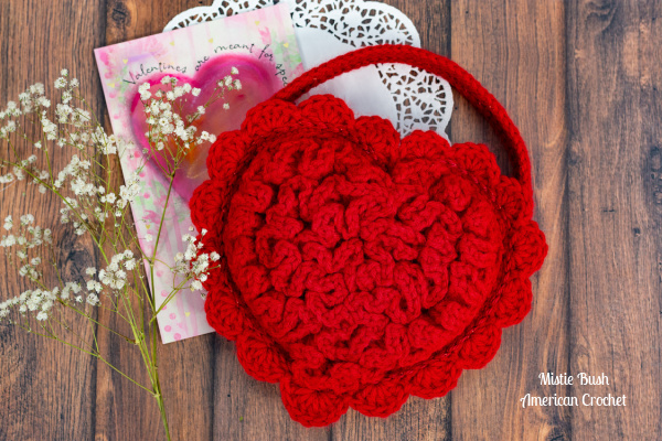Sweetheart Crochet Clutch | American Crochet @americancrochet.com