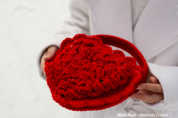 Sweetheart Crochet Clutch | American Crochet @americancrochet.com