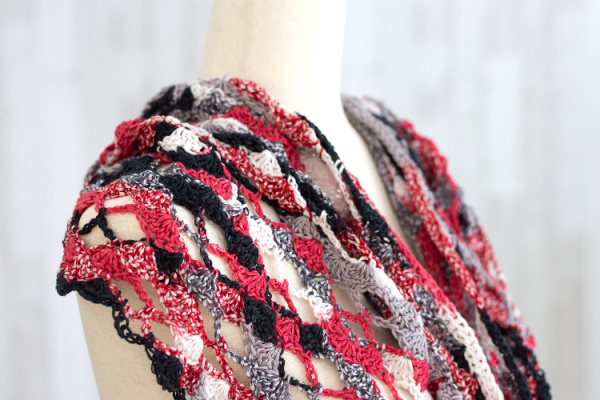 Rose Trellis Cowl | Crochet Pattern | American Crochet @americancrochet.com