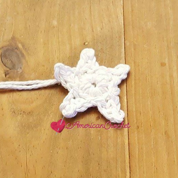 Picnic Pocket Napkin | Free Crochet Pattern | American Crochet @americancrochet.com #freecrochetpattern