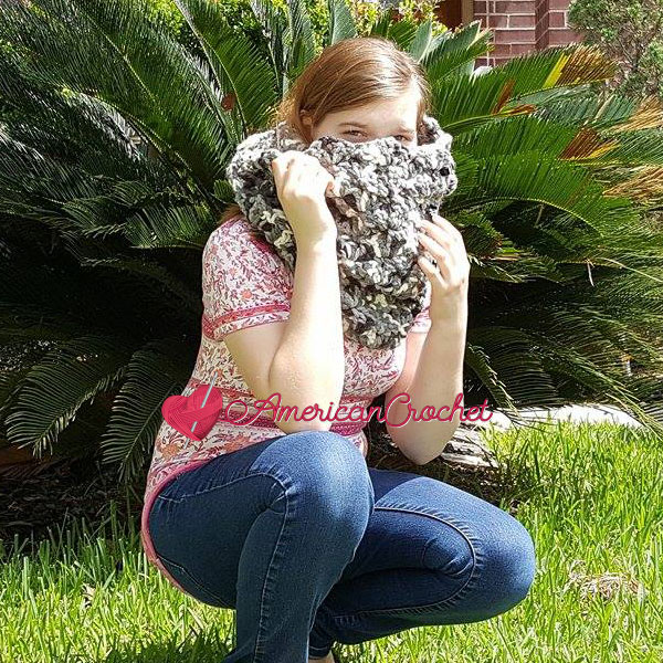 Stromy Cowl | Free Crochet Pattern | American Crochet @americancrochet.com #freecrochetpattern