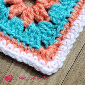 Shabby Chic Belt | Crochet Pattern | American Crochet @americancrochet.com #bloghop #crochetpattern